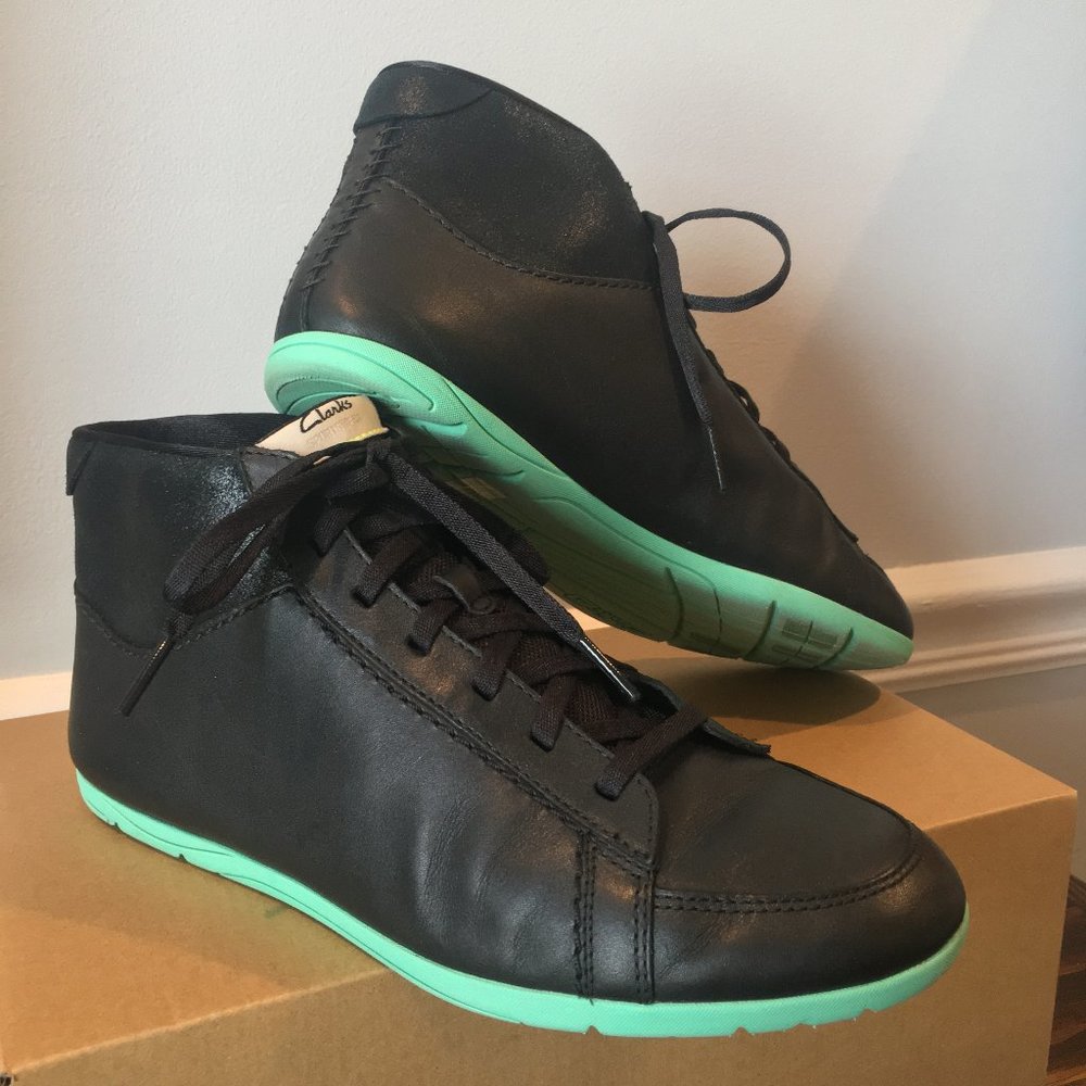 Clarks Jaqui Mid Sneaker Size 8